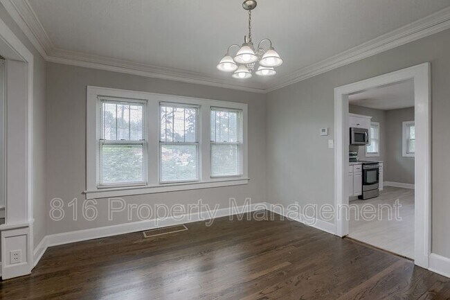 Foto del edificio - 2431 E 68th St