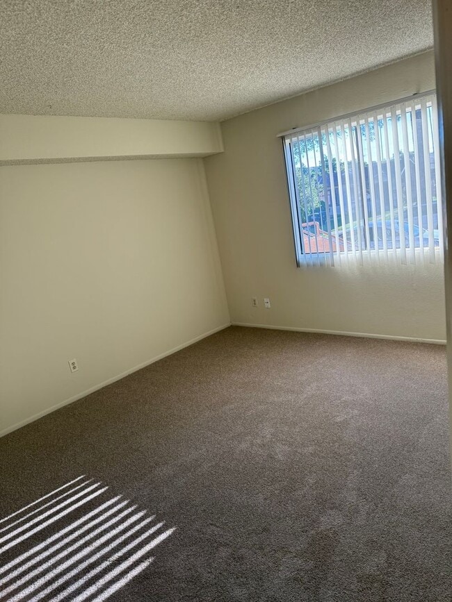 Building Photo - 1930 Vassar St