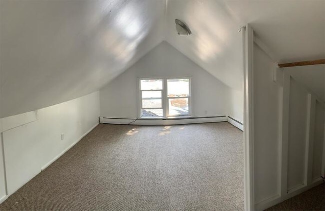 Building Photo - Apartment in Washington; Utilities Included