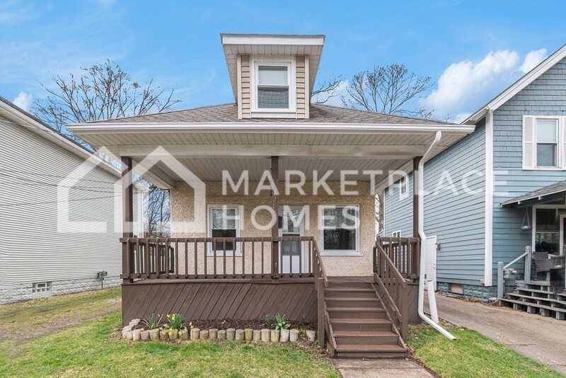 Primary Photo - 428 S Clemens Ave