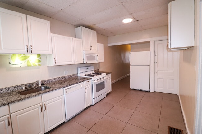 Building Photo - 2615 Eden Ave