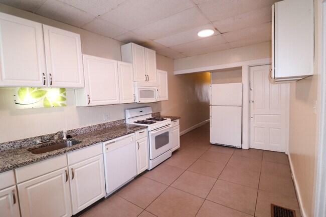 Foto del edificio - 2615 Eden Ave