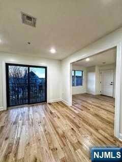 Foto del edificio - 218-220 Kearny Avenue Unit 3