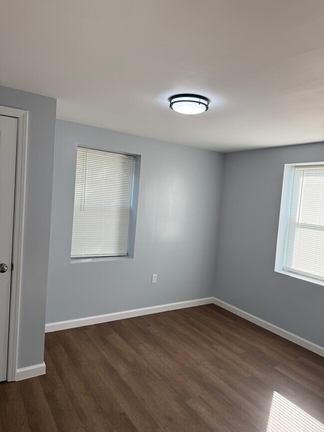 Foto del edificio - 214 N Poplar St