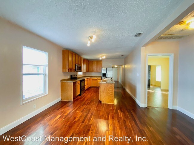 Foto del edificio - 4 br, 2 bath House - 3711 N. 12th St.