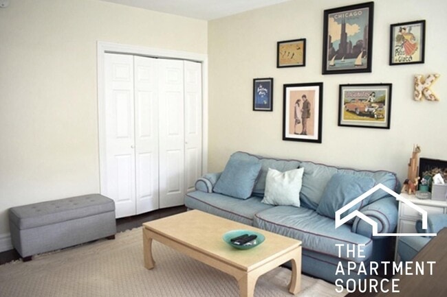 Foto del edificio - 3823 N Greenview Ave