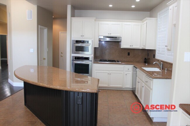 Foto del edificio - Beautiful 4 Bed / 2 Bath Home in Desirable Seven Oaks Community!