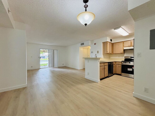 Building Photo - 7630 Westwood Dr