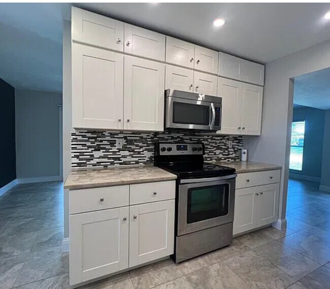 Foto del edificio - 6405 Tyler Ct