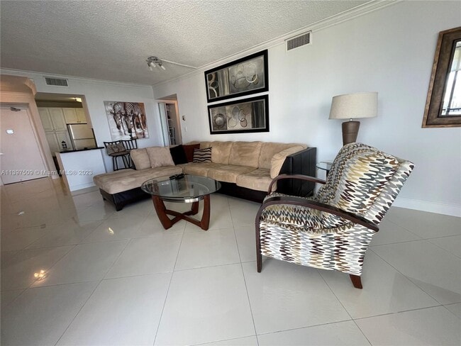 Building Photo - 20301 W Country Club Dr