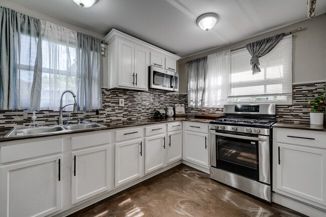 Cocina - 1922 Bragg St