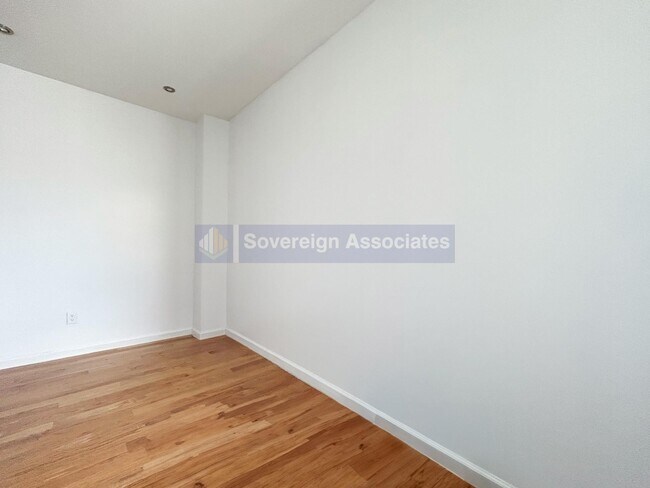 Foto del edificio - 953 Columbus Ave