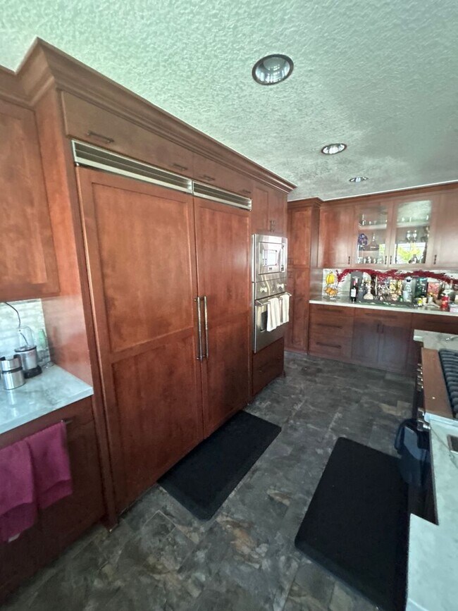 Foto del edificio - 1046 S Mountcrest Ct