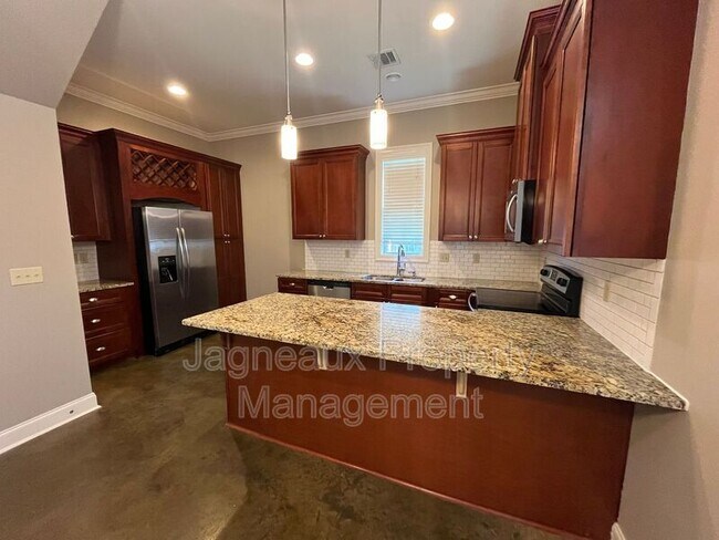 Building Photo - 114 Hargrave Dr