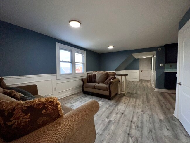 Building Photo - 1429 S 49th Ave