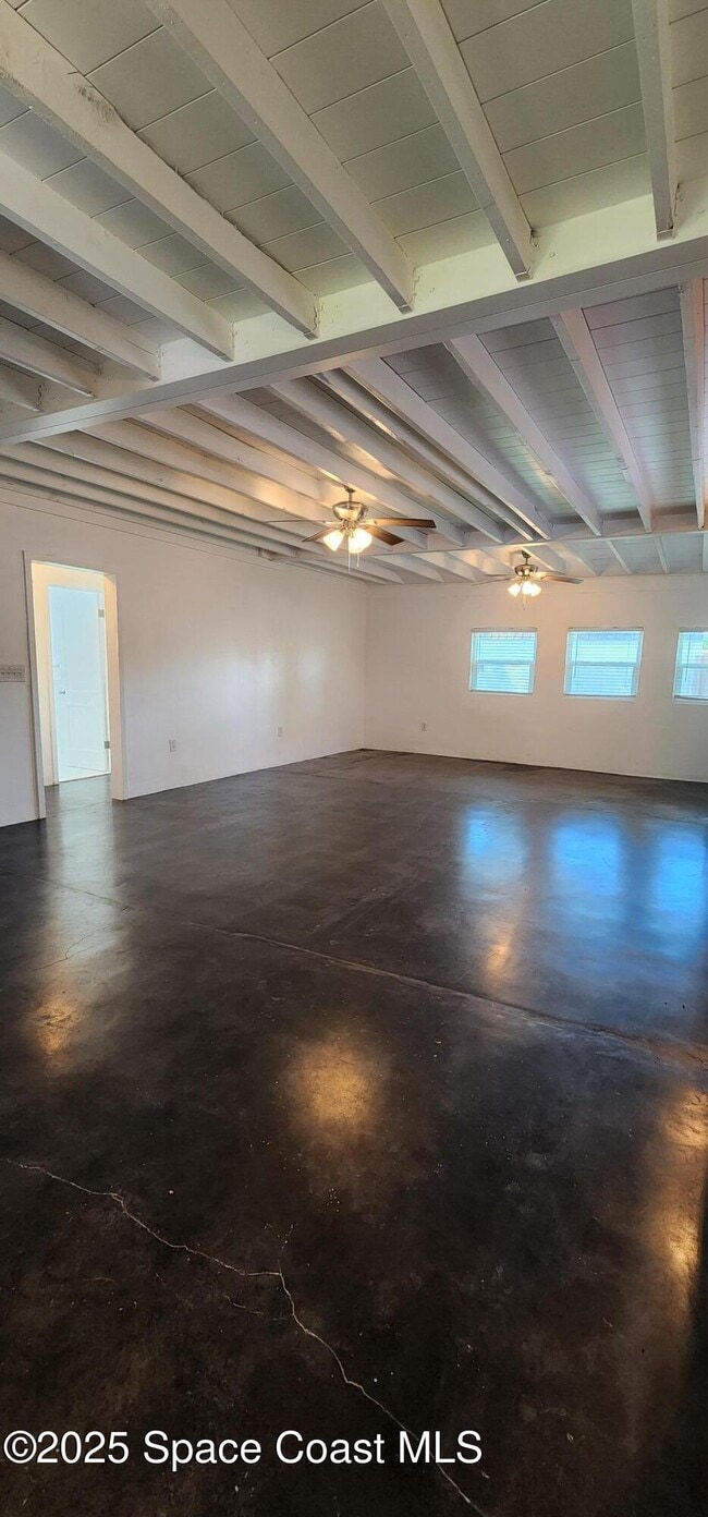 Building Photo - 1576 Avocado Ave