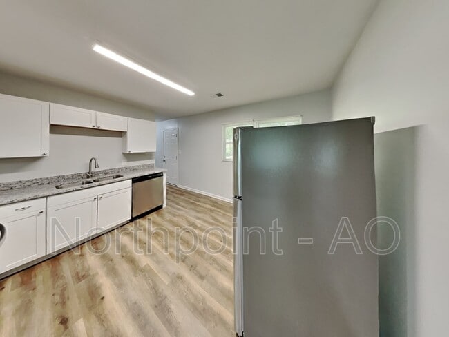 Building Photo - 368 Cameo Dr
