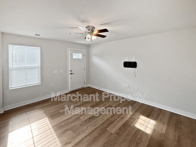 Foto del edificio - 705 Cresslyn Ct