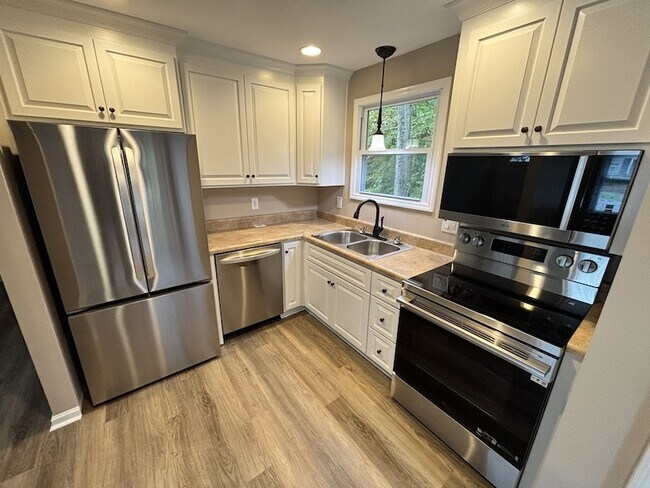 Foto del edificio - 1021 Hollis Ln