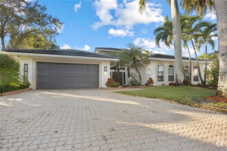 Building Photo - 3719 Oak Ridge Cir