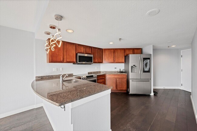 Foto del edificio - 100 Park Ave W