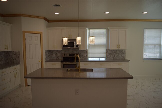 Foto del edificio - 445 County Rd 5102J
