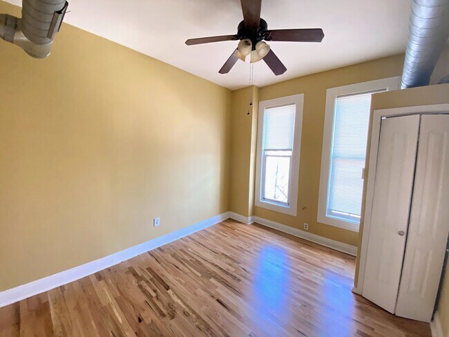 Foto del edificio - 1362 N Bosworth Ave