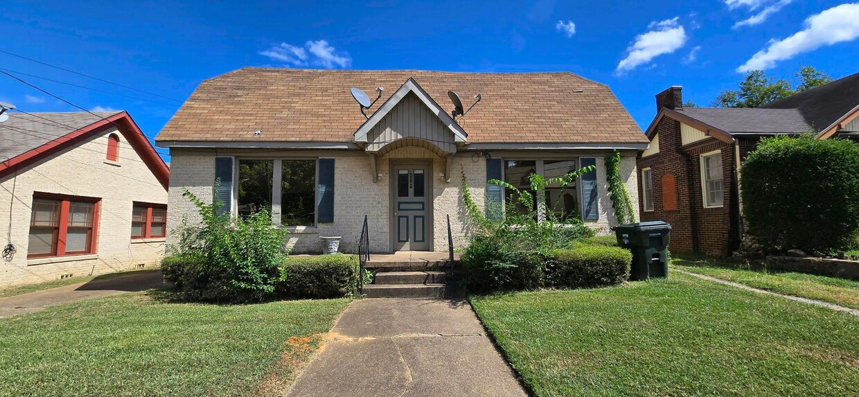Primary Photo - 420 S Spring Ave