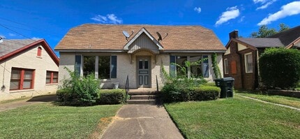 Building Photo - 420 S Spring Ave