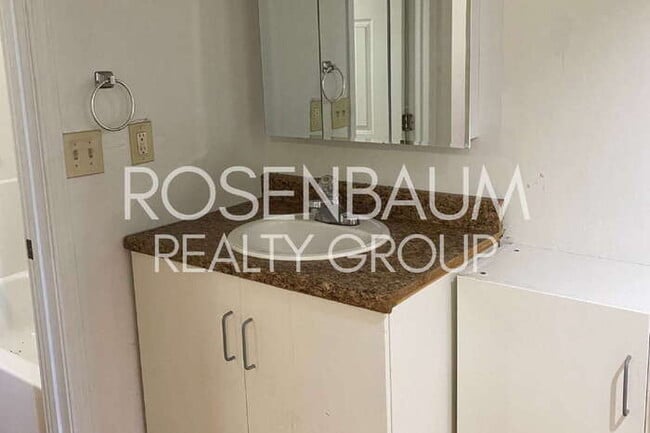 Building Photo - 770 N Dodge Blvd