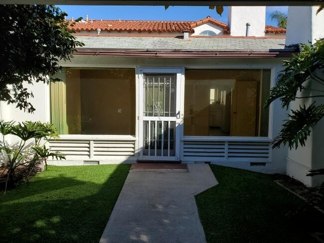 Building Photo - 260 C Ave