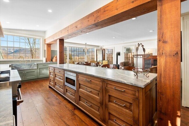 Foto del edificio - 3436 Main St