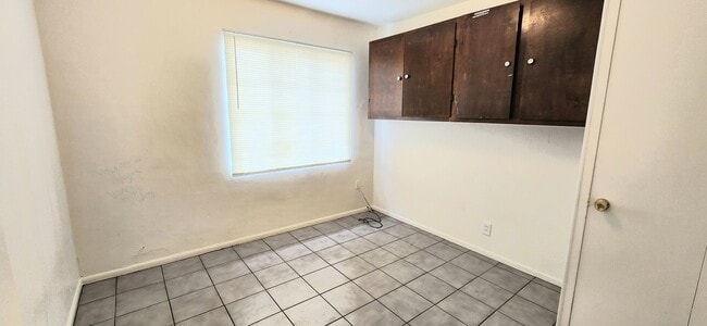 Foto del edificio - Charming 3 Bedroom, 1 Bathroom Available for Rent