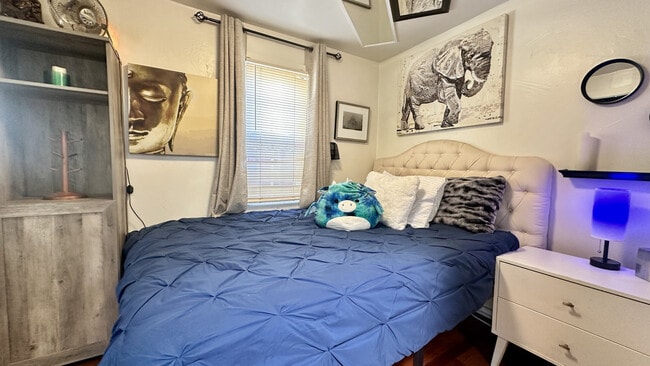 Building Photo - 4752 Lotus St