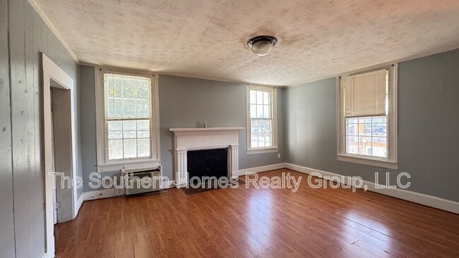 Building Photo - 405 N High St