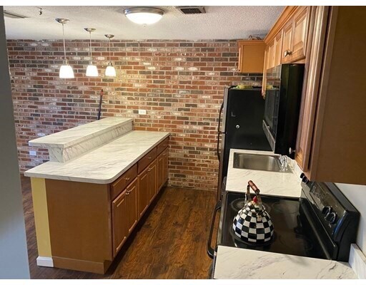 Primary Photo - 19 Meadowbrook Ln