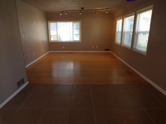 Foto del edificio - 424 SW Pendleton St