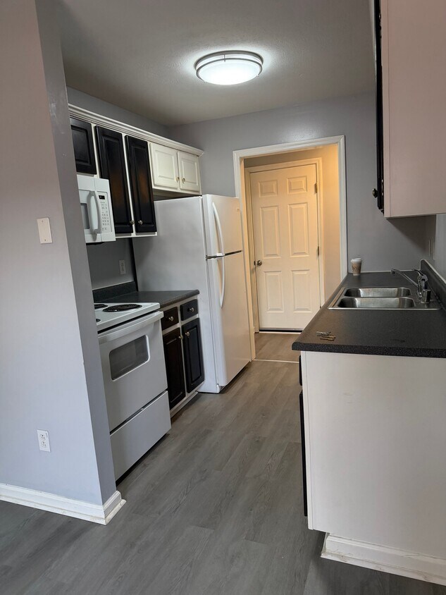 Foto del edificio - 104 Cedar Crest Ln