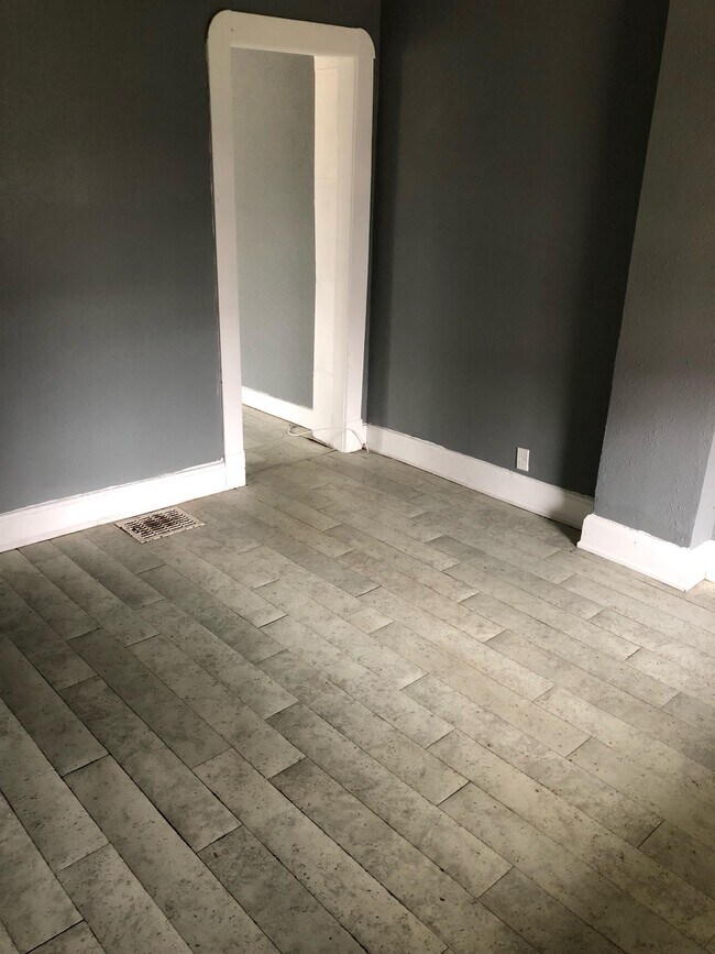 Foto del edificio - 1064 W Roache St