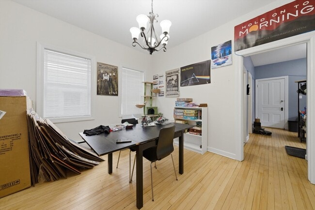 Foto del edificio - 3730 N Troy St