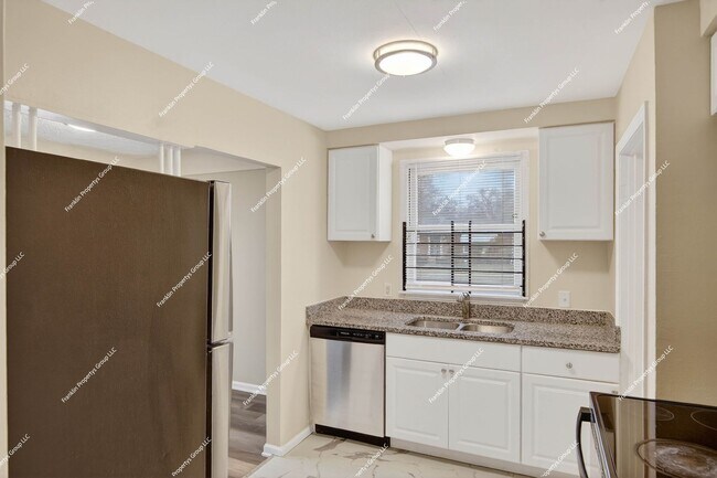 Foto del edificio - Charming Recently Renovated 3-Bedroom Bungalow in Detroit!