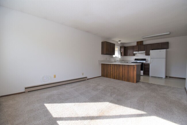 Foto del edificio - Nice split-level apartment with carport!