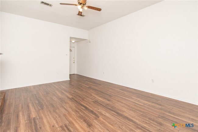 Building Photo - 214 Appaloosa Dr