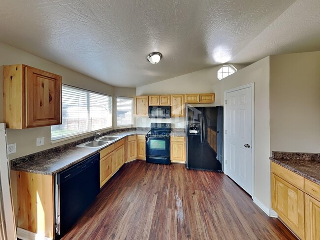 Building Photo - 5555 W Lodestone Ave