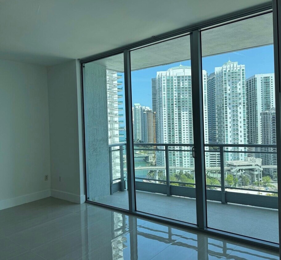 Foto principal - 90 SW 3rd St