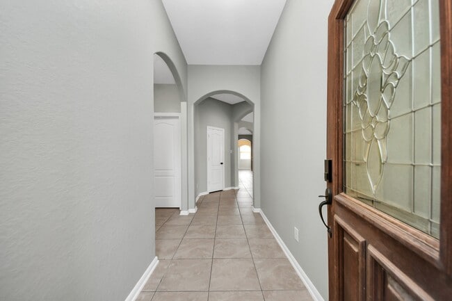 Building Photo - 2402 Village Lakes Dr