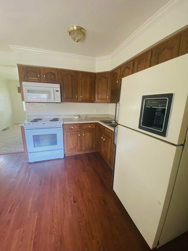 Cocina - 2905 S Chippewa Ln