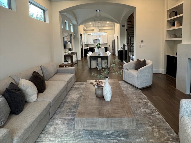 Building Photo - 1902 W 25th St