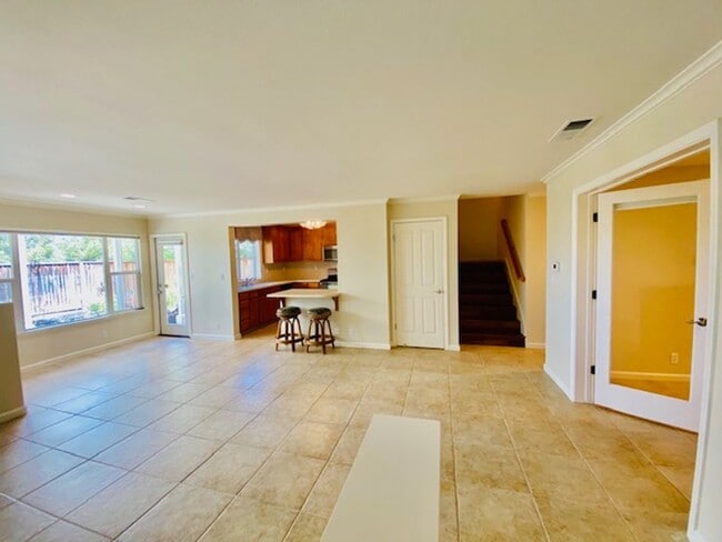 Foto del edificio - Elegant and Move-In Ready 4BD/3BA, Two-Sto...