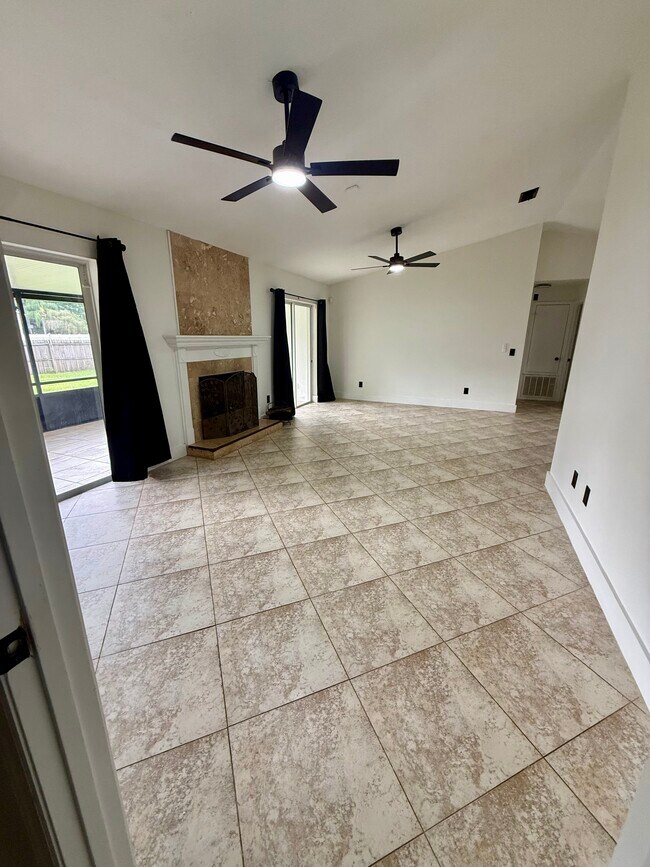 Building Photo - 1633 Martinsville Ct